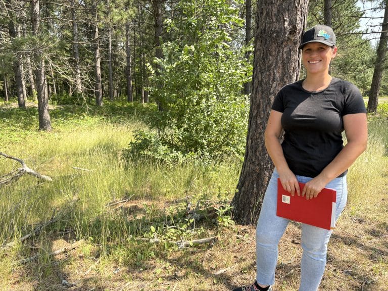 Firefighters Talk of ‘Protecting Structures’ Near BWCA, She Helps In Advance